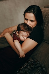 depression post partum helena lopes unsplash 170