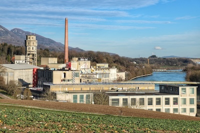 pollution martin zenker dmada7jd028 unsplash